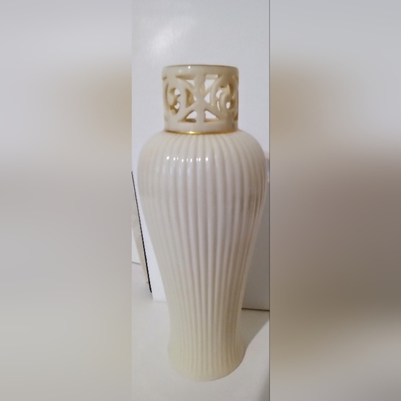 LENOX PIERCED BUD VASE Made In The USA 6.75 Inches Tall Collectible Vintage - Picture 1 of 4